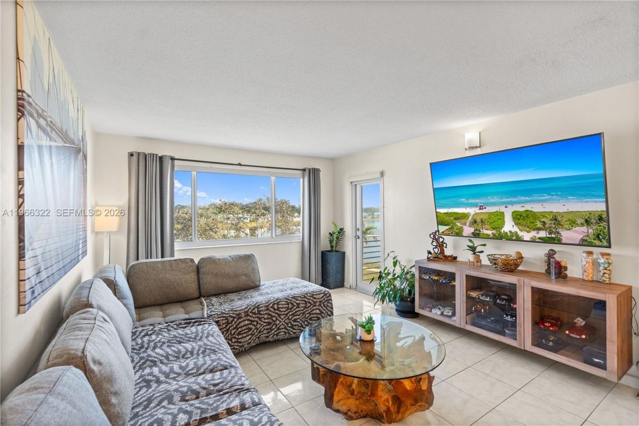 2223 Park Ln , Unit 210, Hollywood, FL 33021 Photo