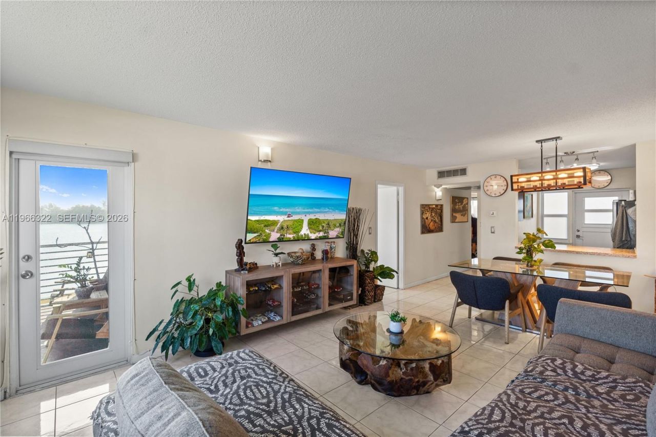 2223 Park Ln , Unit 210, Hollywood, FL 33021 Photo