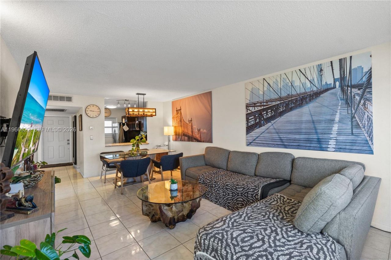 2223 Park Ln, Unit 210, Hollywood, FL 33021 Photo
