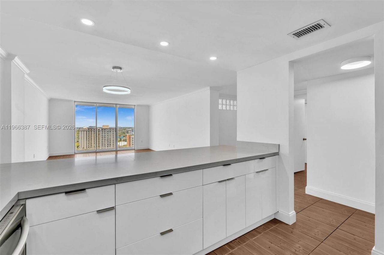 2801 NE 183rd St , Unit 1703W, Aventura, FL 33160 Photo
