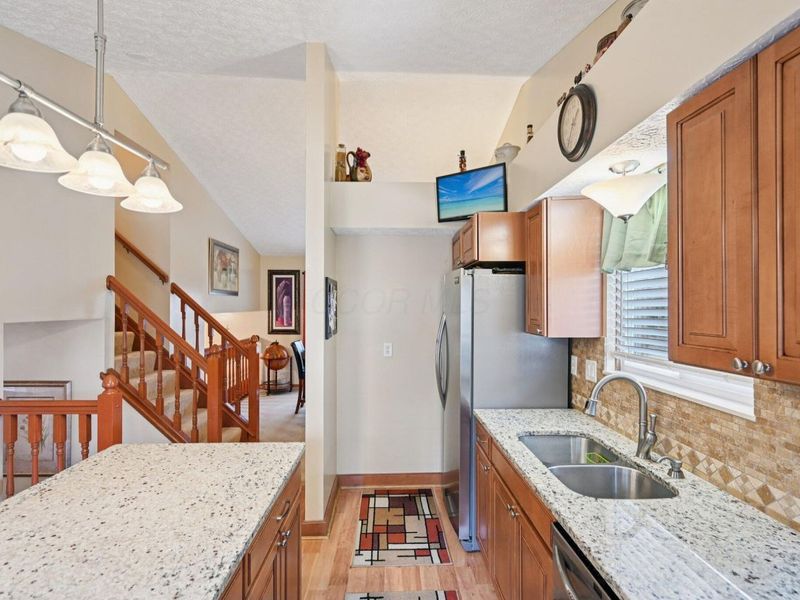 4540 Hidden Ridge Court, Columbus, OH 43230 Photo 17