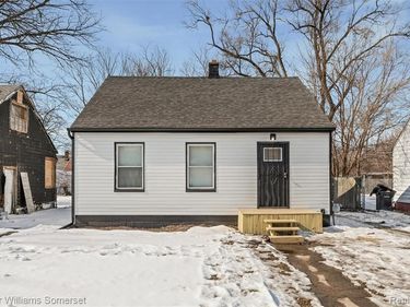 19161 Oakfield Street, Detroit, MI 48235