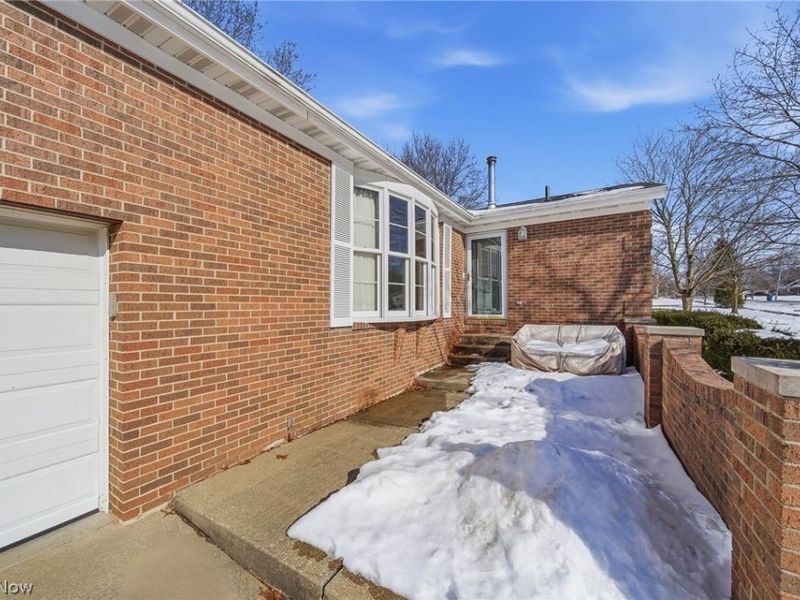 687 Lockwood Road, Barberton, OH 44203 Photo 2