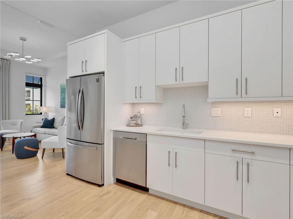 101 8th St S, Unit 201, Naples, FL 34102 Photo