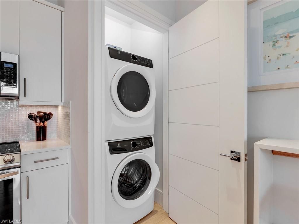 101 8th St S, Unit 201, Naples, FL 34102 Photo