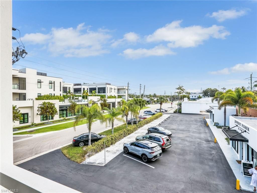 101 8th St S, Unit 201, Naples, FL 34102 Photo