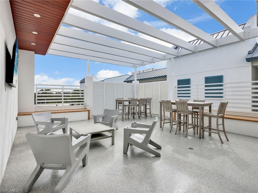 101 8th St S, Unit 201, Naples, FL 34102 Photo