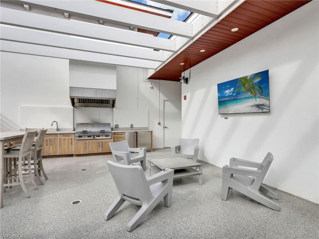 101 8th St S, Unit 201, Naples, FL 34102 Photo