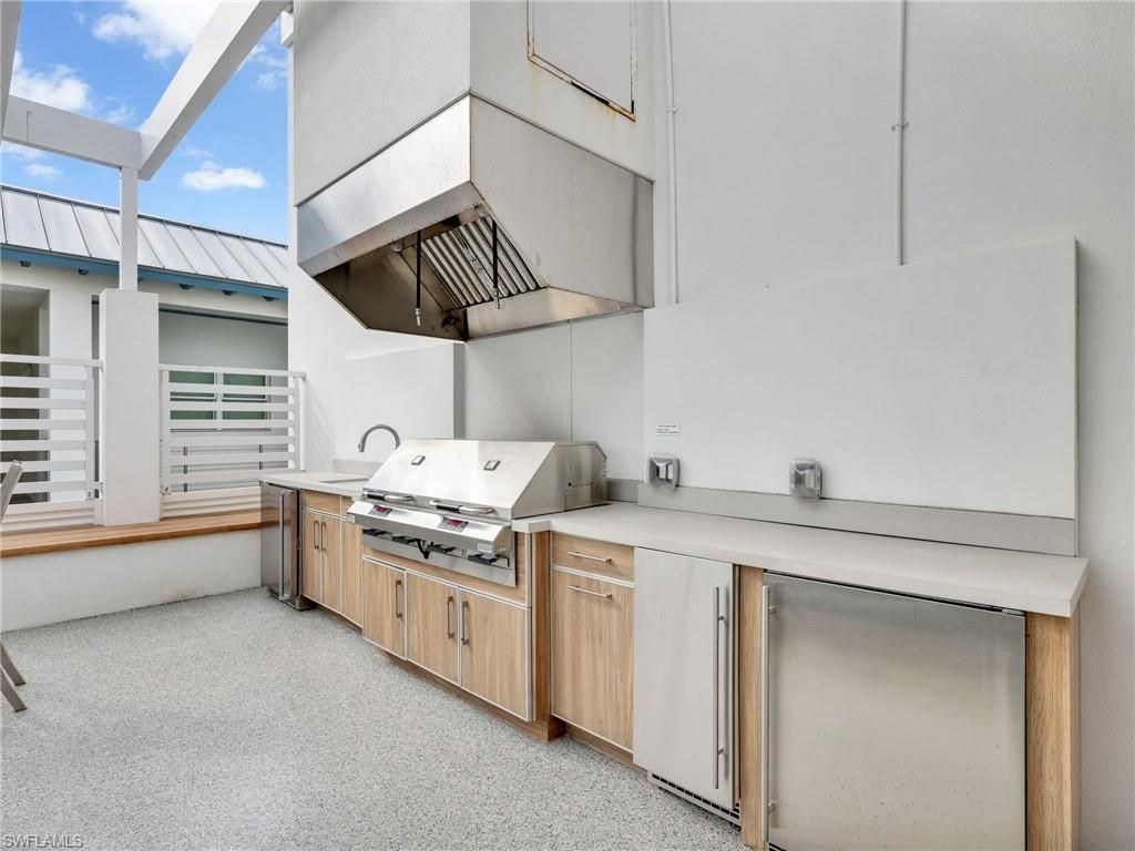 101 8th St S, Unit 201, Naples, FL 34102 Photo