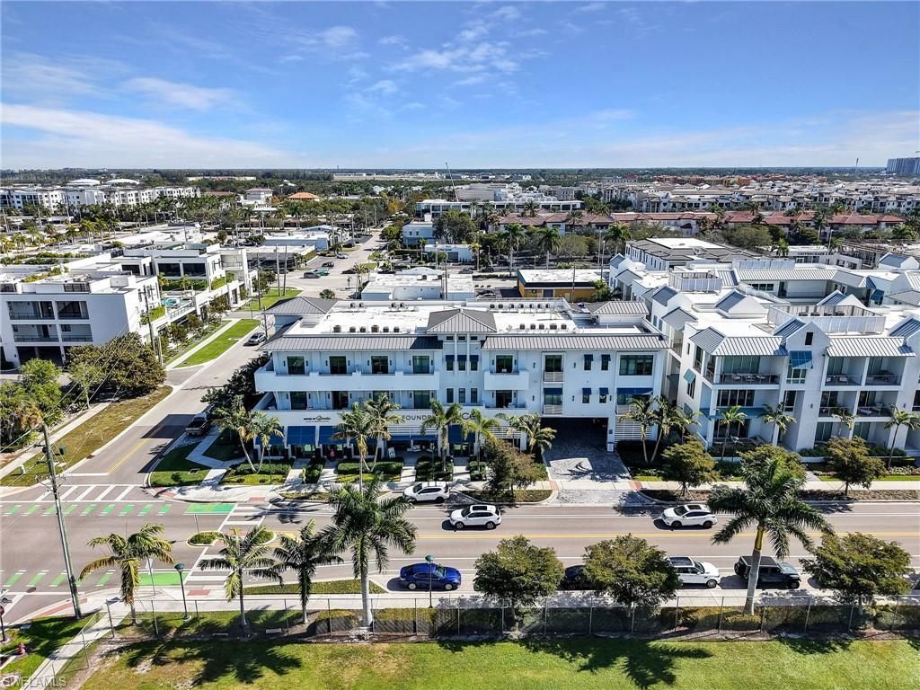 101 8th St S, Unit 201, Naples, FL 34102 Photo