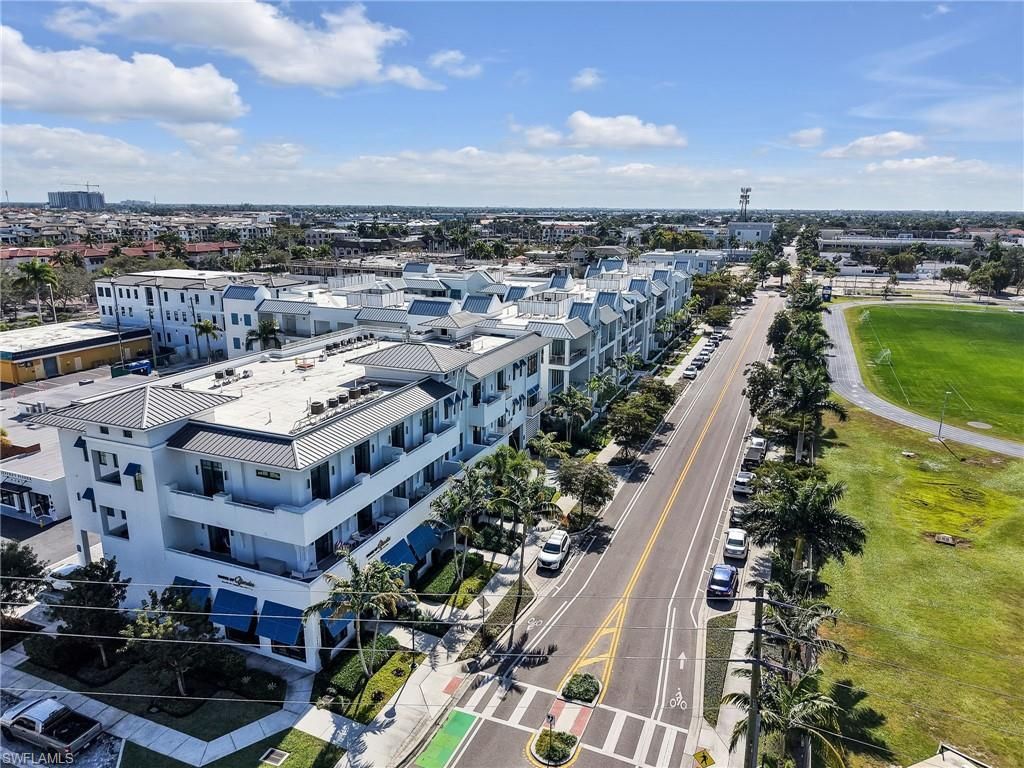 101 8th St S, Unit 201, Naples, FL 34102 Photo