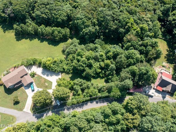 55 & 56 Lillydale Rd, Byrdstown, TN 38549