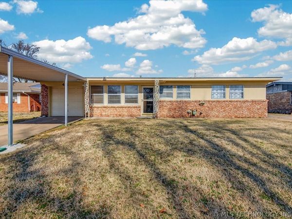 421 NW Oak Park Road , Bartlesville, OK 74003