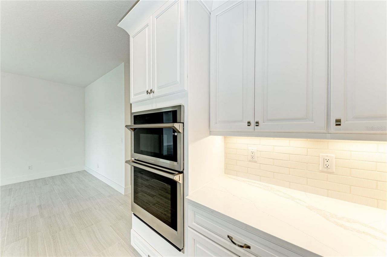 10016 Rembrandt Way, Unit 202, Bradenton, FL 34212 Photo