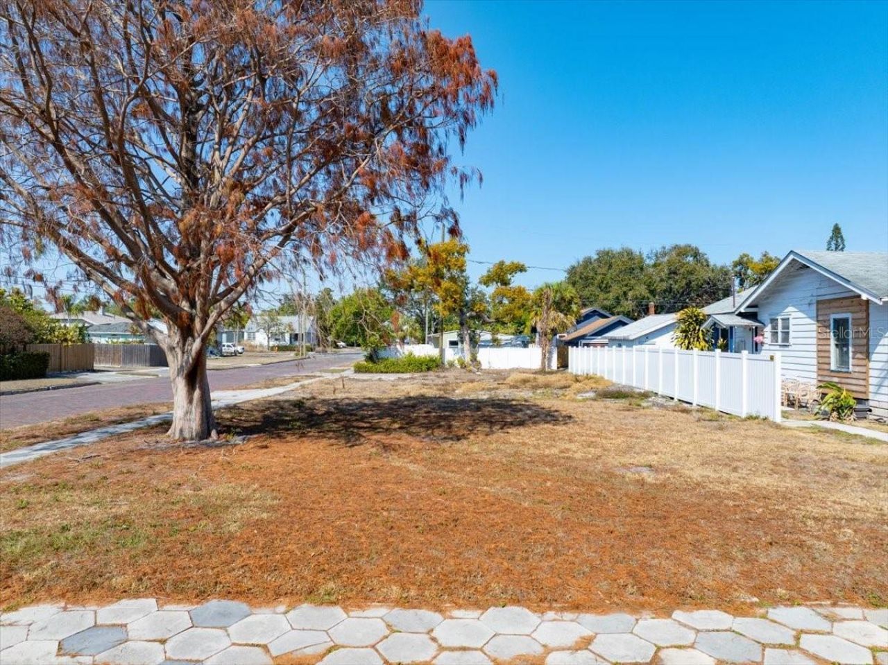 2555 Burlington Avenue N, Saint Petersburg, FL 33713 Photo