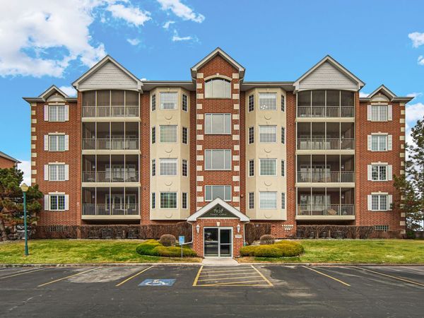 7920 Trinity Circle, Unit 4SW, Tinley Park, IL 60487