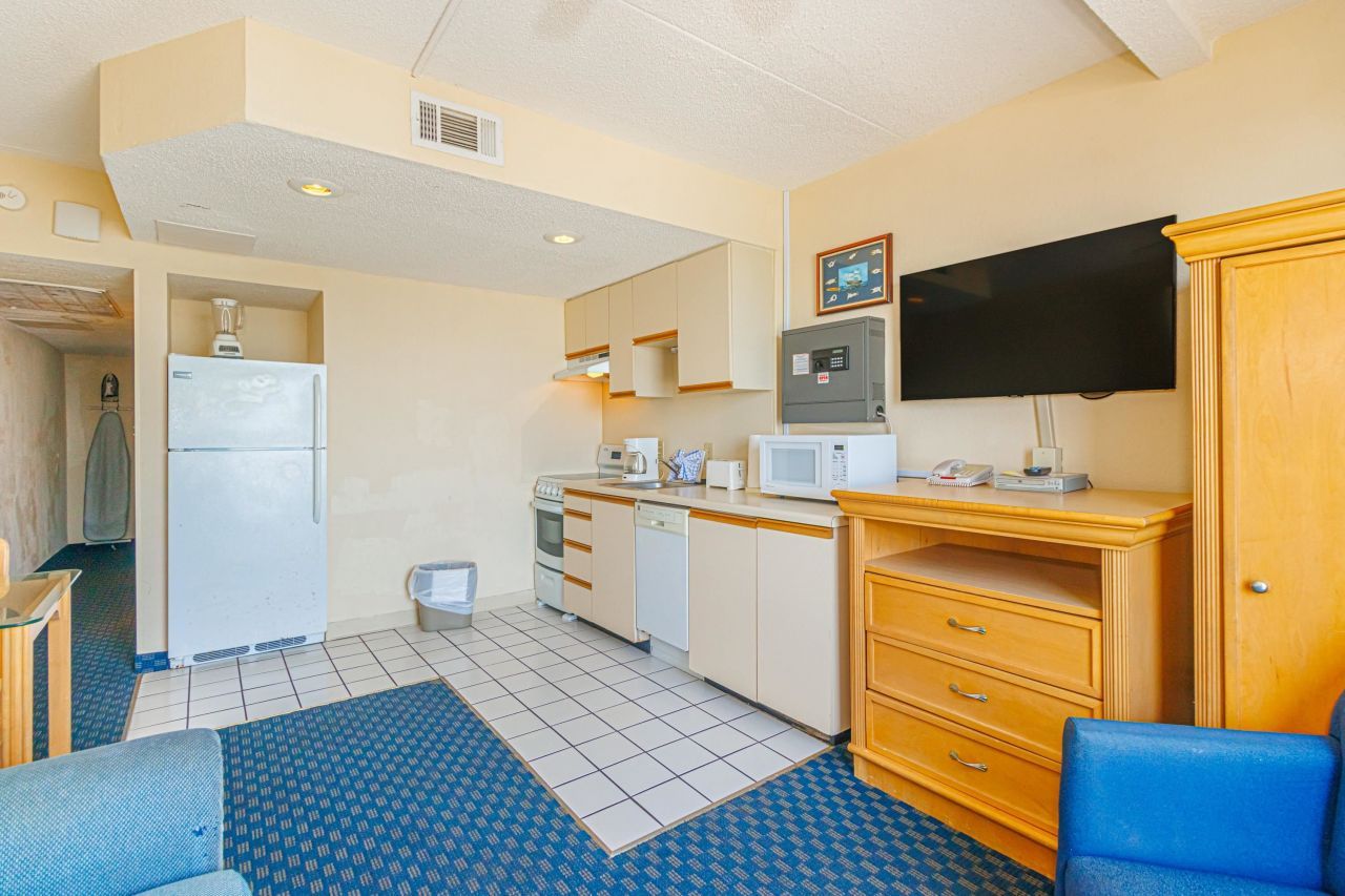 1304 N Ocean Blvd. Photo 9