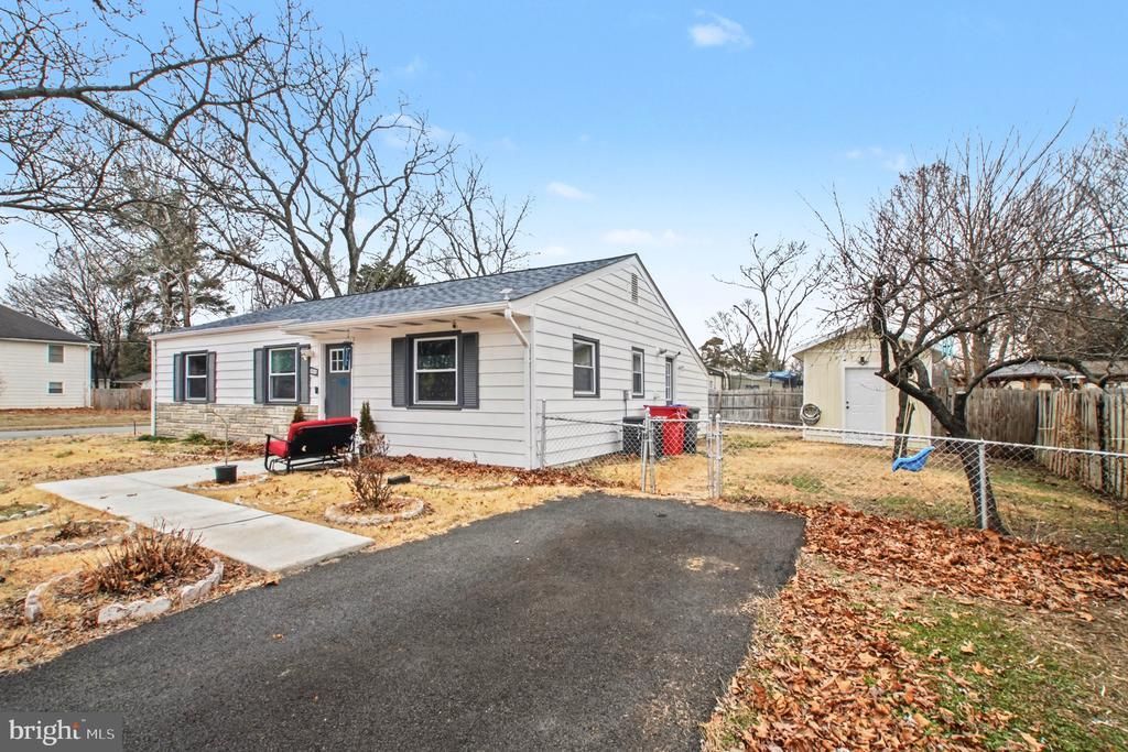 1229 E Longview Drive, Woodbridge, VA 22191 Main Photo