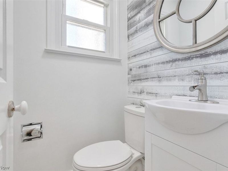 1040 Thorndale Drive, Akron, OH 44320 Photo 18