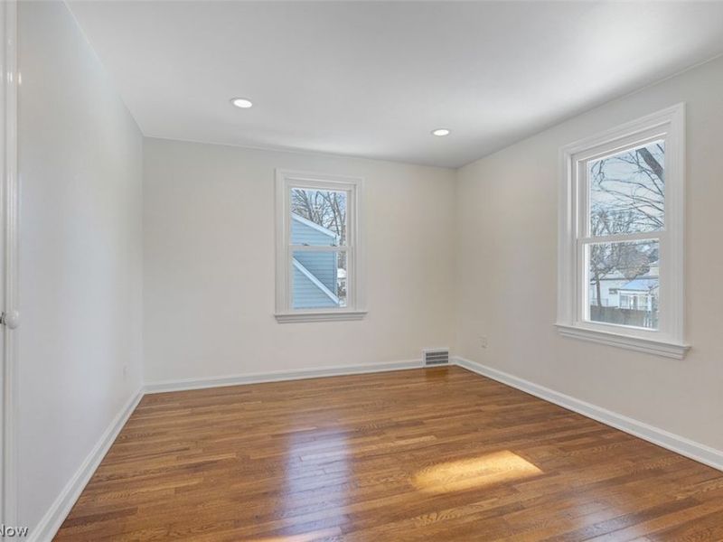 1040 Thorndale Drive, Akron, OH 44320 Photo 24