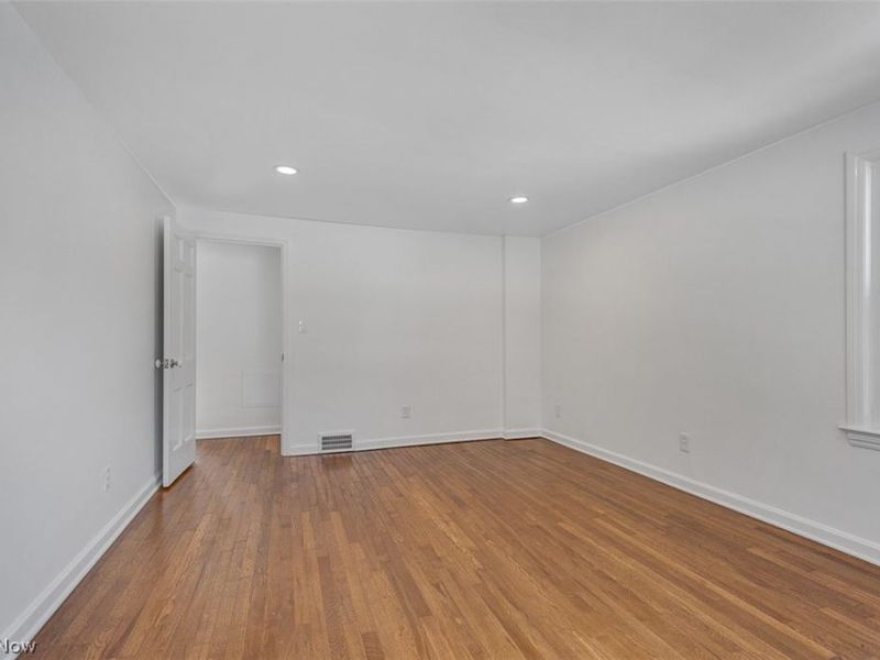 1040 Thorndale Drive, Akron, OH 44320 Photo 24