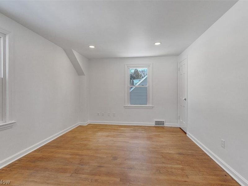 1040 Thorndale Drive, Akron, OH 44320 Photo 26