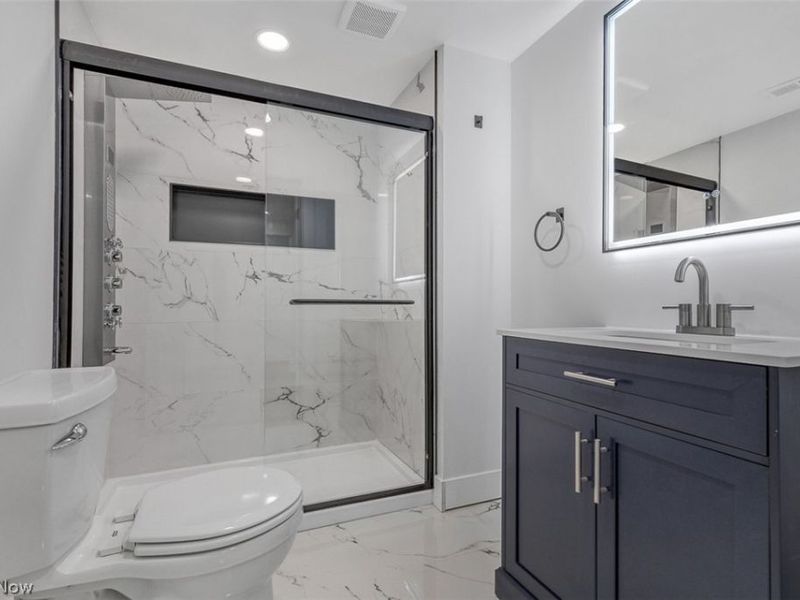 1040 Thorndale Drive, Akron, OH 44320 Photo 32