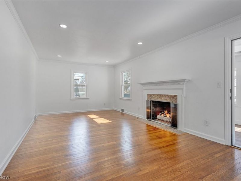 1040 Thorndale Drive, Akron, OH 44320 Photo 8