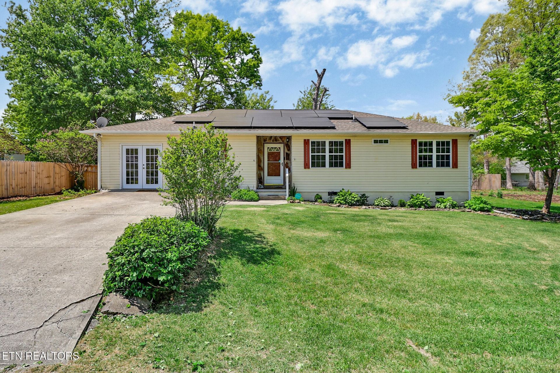 15 Rena Circle, Crossville, TN 38572 Main Photo