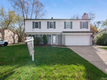 12800 S Daily Drive W, Sterling Heights, MI 48313