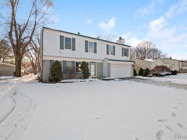 12800 S Daily Drive W, Sterling Heights, MI 48313