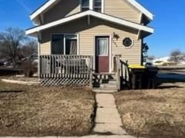 1356 6th Avenue N, Windom, MN 56101