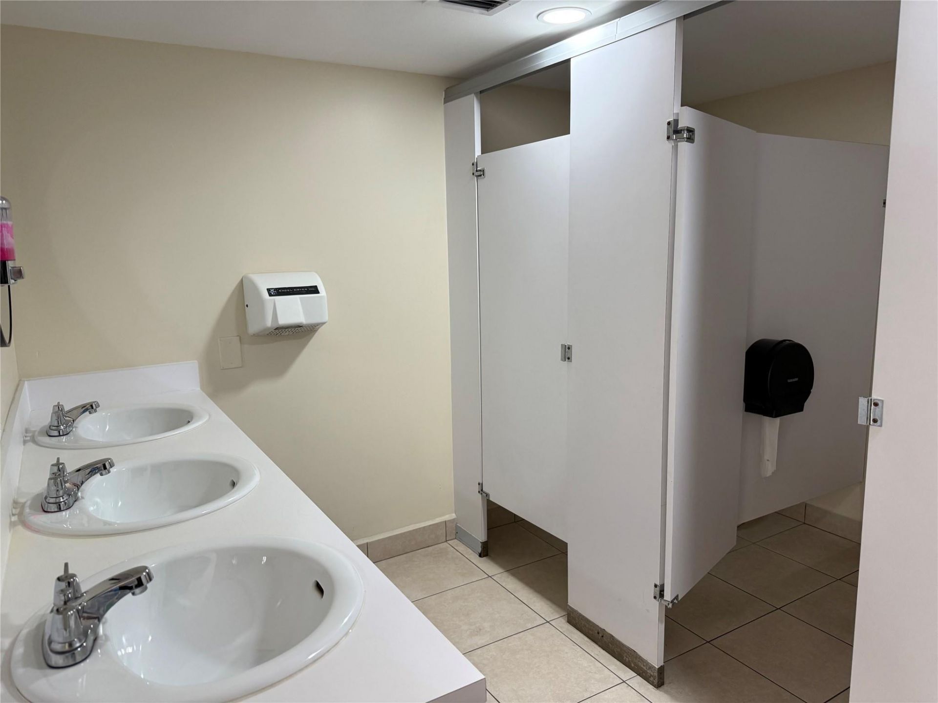 1849 S Ocean Drive, Hallandale Beach, FL 33009 Photo