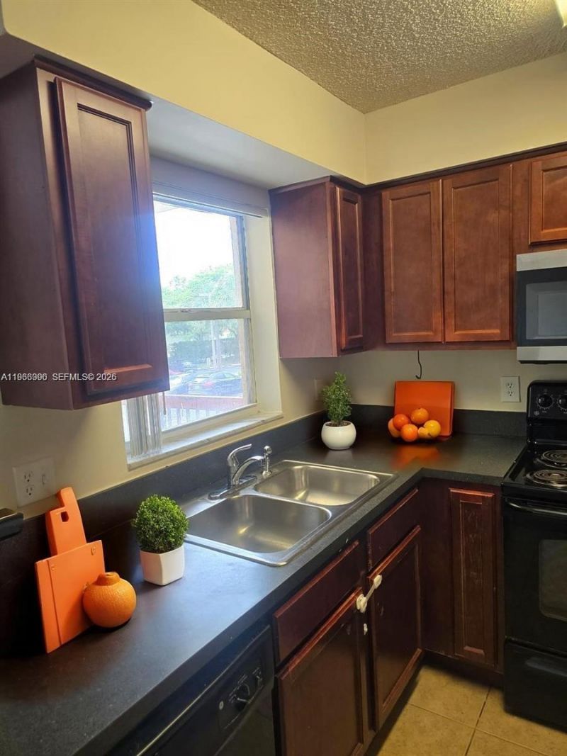 7610 Westwood Dr , Unit 120, Tamarac, FL 33321 Photo