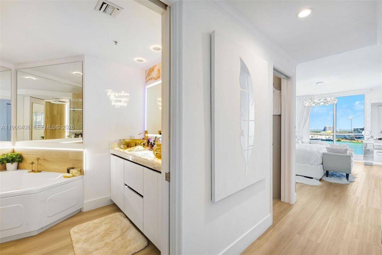 848 Brickell Key Dr, Unit 1601, Miami, FL 33131 Photo