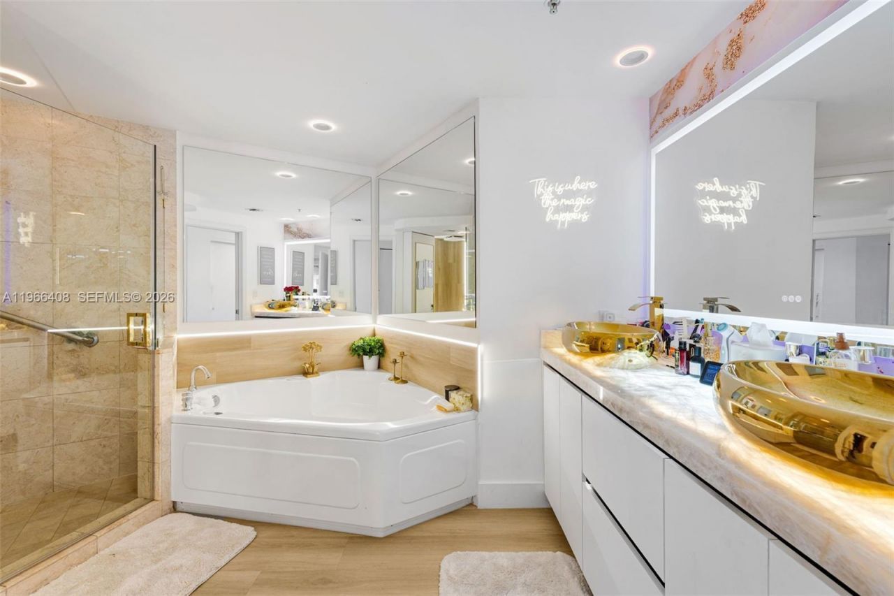 848 Brickell Key Dr, Unit 1601, Miami, FL 33131 Photo