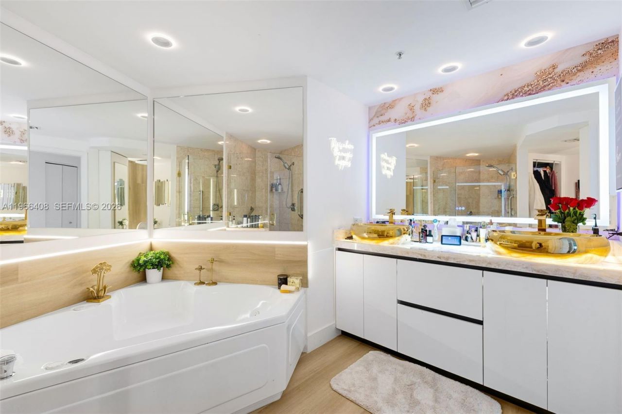 848 Brickell Key Dr, Unit 1601, Miami, FL 33131 Photo