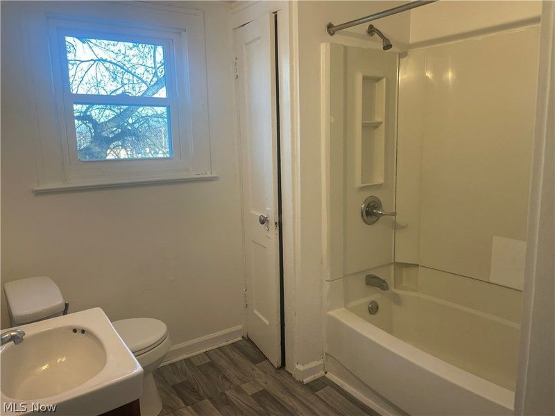 958 E Wilbeth Road, Unit Upper, Akron, OH 44306 Photo 9