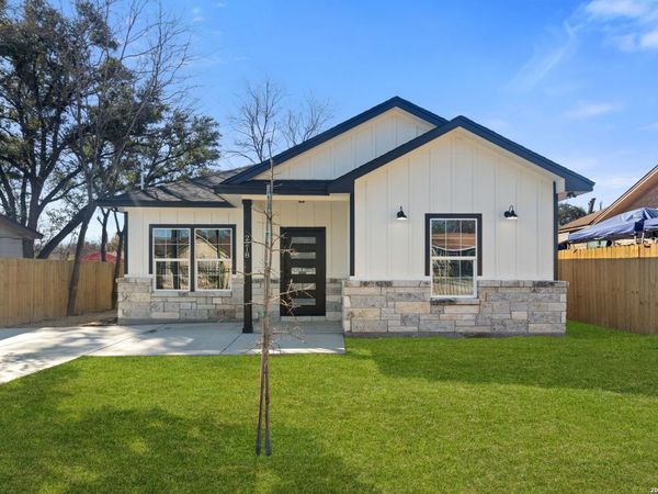 2218 W Wildwood DR., San Antonio, TX 78201