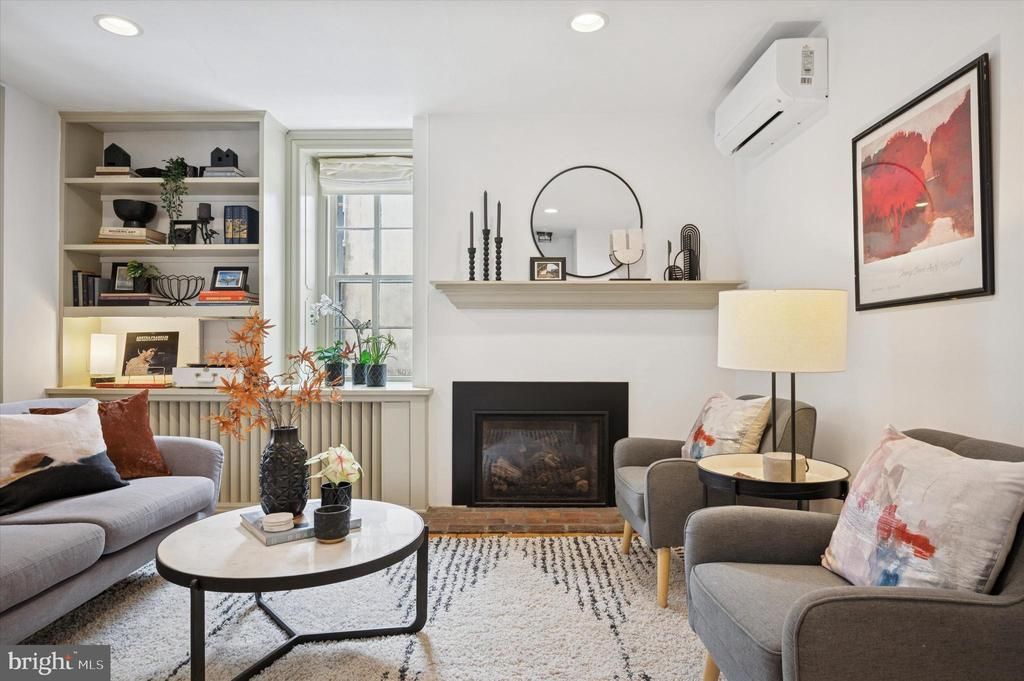 112 W Gravers Lane, Philadelphia, PA 19118 Main Photo