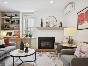 112 W GRAVERS LANE, PHILADELPHIA, PA 19118