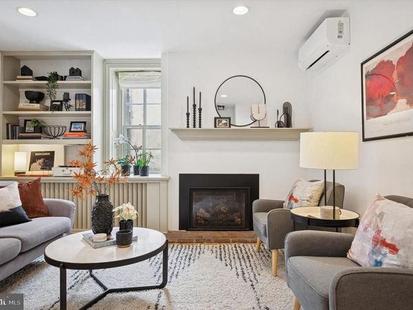 112 W GRAVERS LANE, PHILADELPHIA, PA 19118