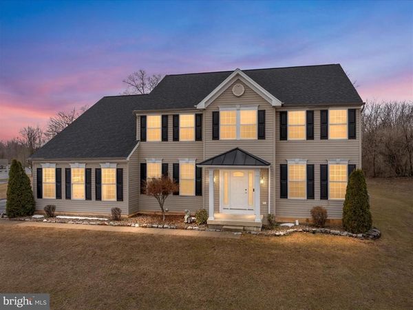 25 LILBURN DRIVE, BUNKER HILL, WV 25413