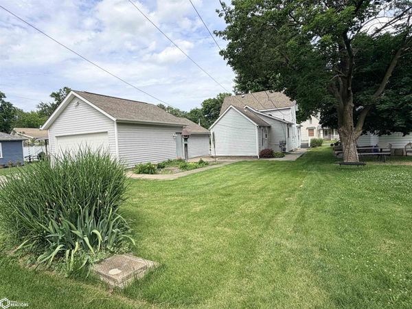 804 S 4Th Street, Fairfield, IA 52556