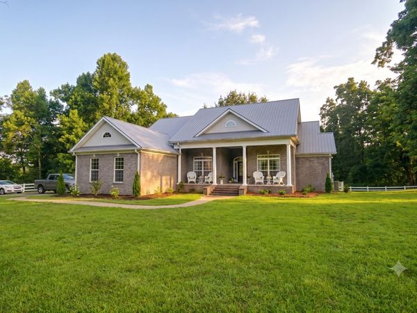 1425 Bartlett Hollow Rd, Petersburg, TN 37144