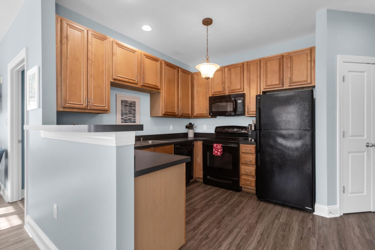 2244 Ashley Crossing Drive Photo 9