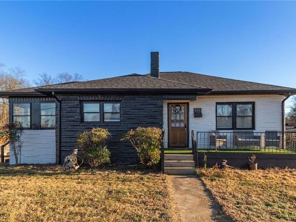 4043 Old Highway 601 , Dobson, NC 27017