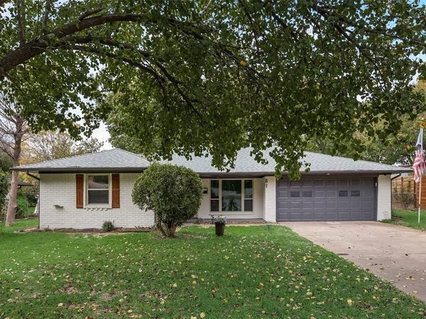 611 Ray Andra Drive, DeSoto, TX 75115