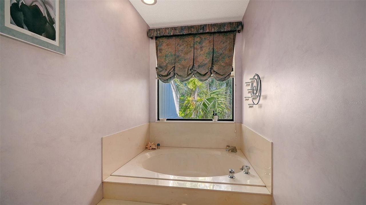 4390 Woodview Drive, Sarasota, FL 34232 Photo