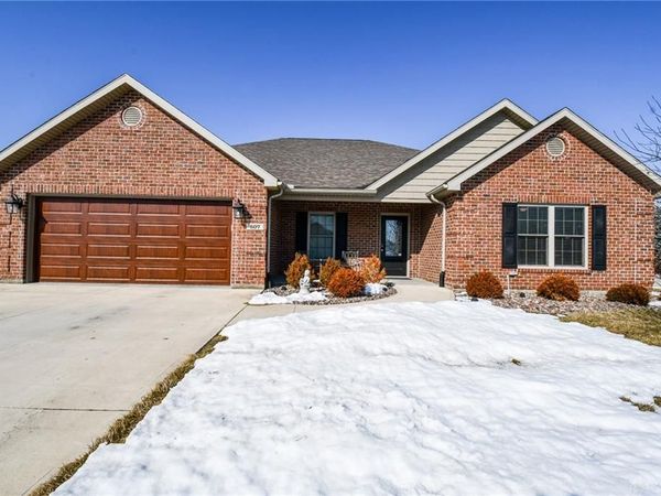 607 W Bentley Circle, Troy, OH 45373